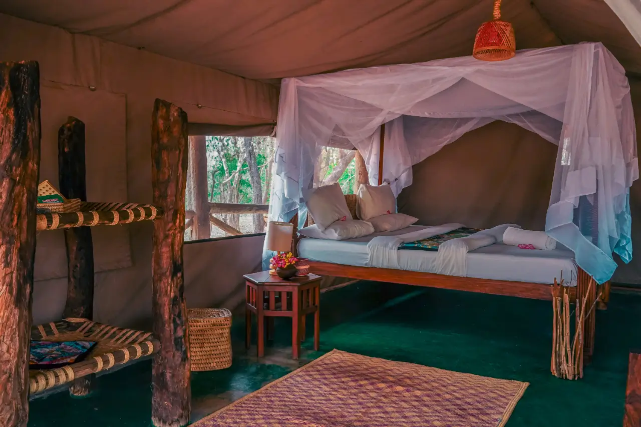 tent_interior_2